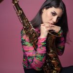 Melissa Aldana, la chilena que es tercera generación de saxofonistas y ganó en Nueva York el premio que su padre no pudo ganar