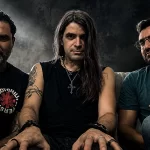 Entrevista a L’Estorbo: “Si la oscuridad del disco se escucha con auriculares, en directo queremos que se sienta en el pecho”